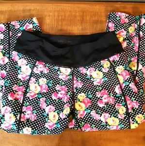 Betsey Johnson work out capris